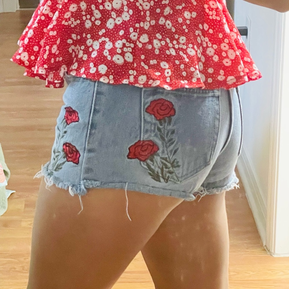 Shorts - Picture 2 of 3